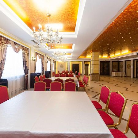 O Azamat Hotel Asztana Kültér fotó