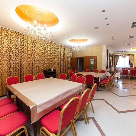 O Azamat Hotel Asztana Kültér fotó