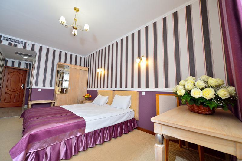 O Azamat Hotel Asztana Kültér fotó