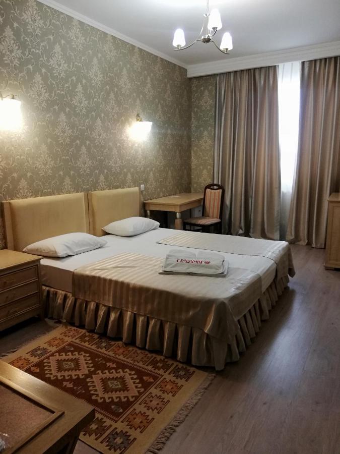 O Azamat Hotel Asztana Kültér fotó