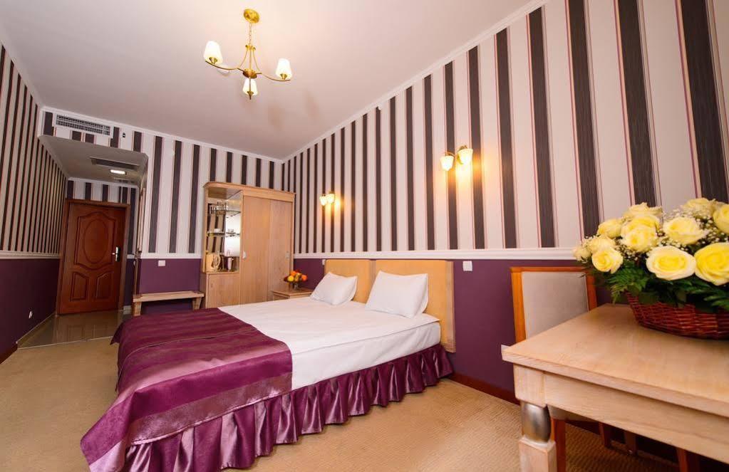 O Azamat Hotel Asztana Kültér fotó