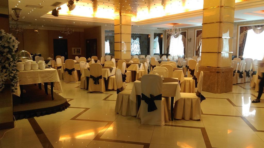O Azamat Hotel Asztana Kültér fotó