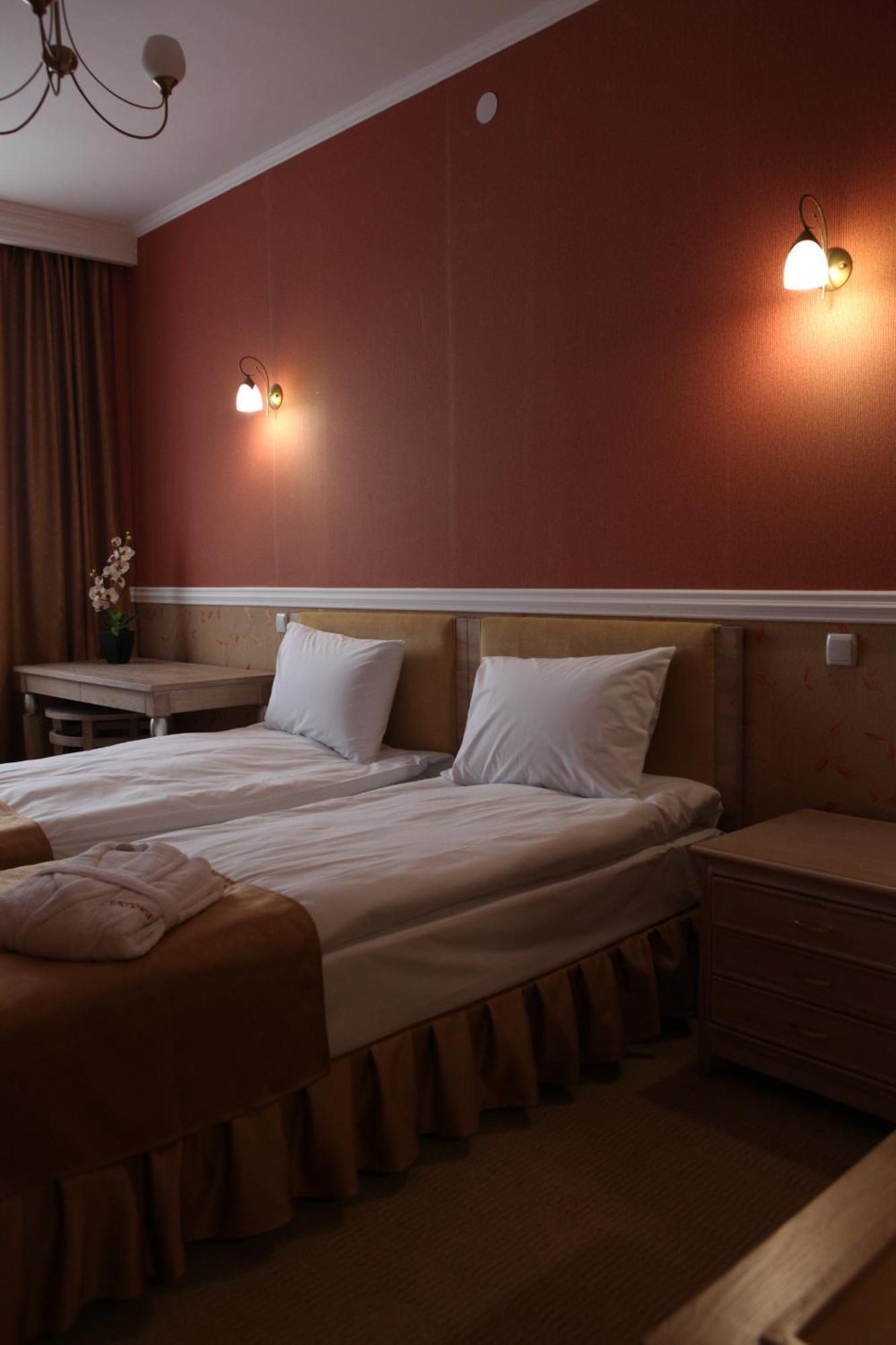 O Azamat Hotel Asztana Kültér fotó