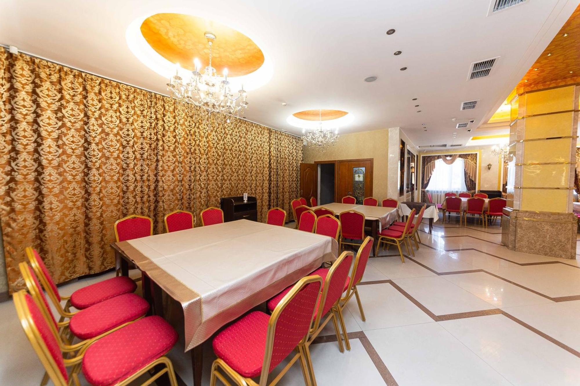 O Azamat Hotel Asztana Kültér fotó