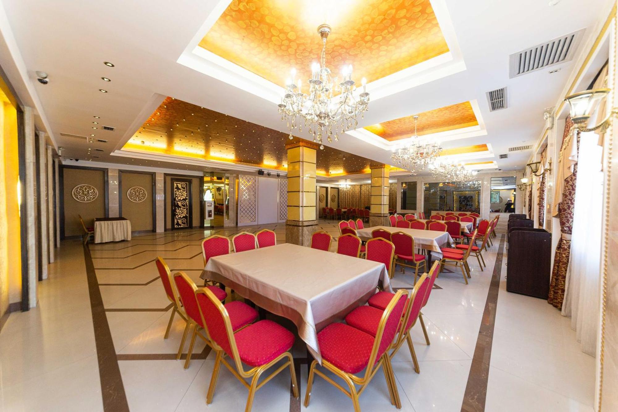 O Azamat Hotel Asztana Kültér fotó