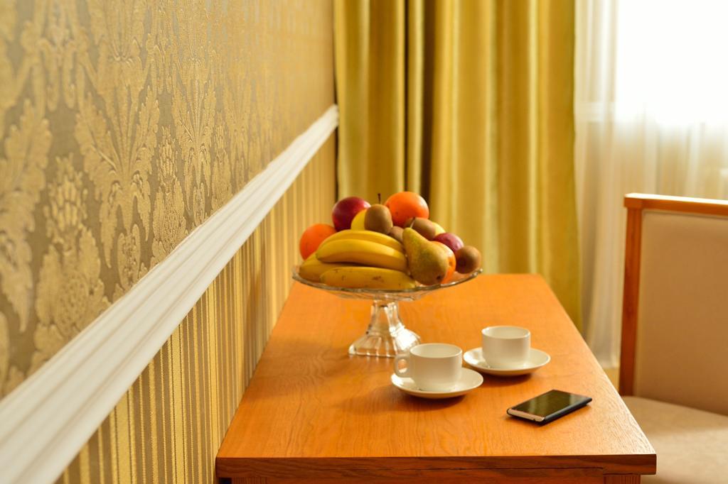 O Azamat Hotel Asztana Kültér fotó
