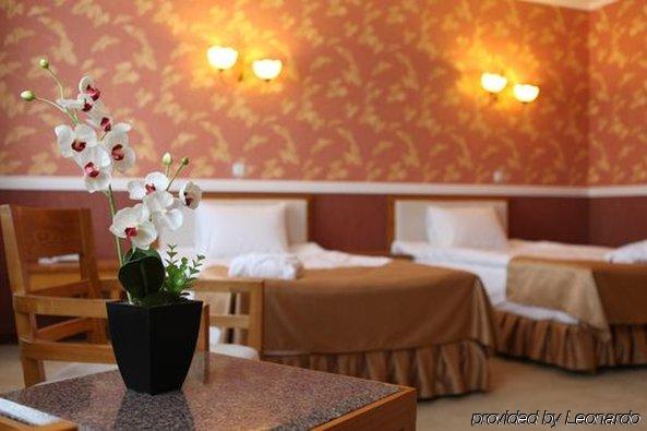 O Azamat Hotel Asztana Szoba fotó