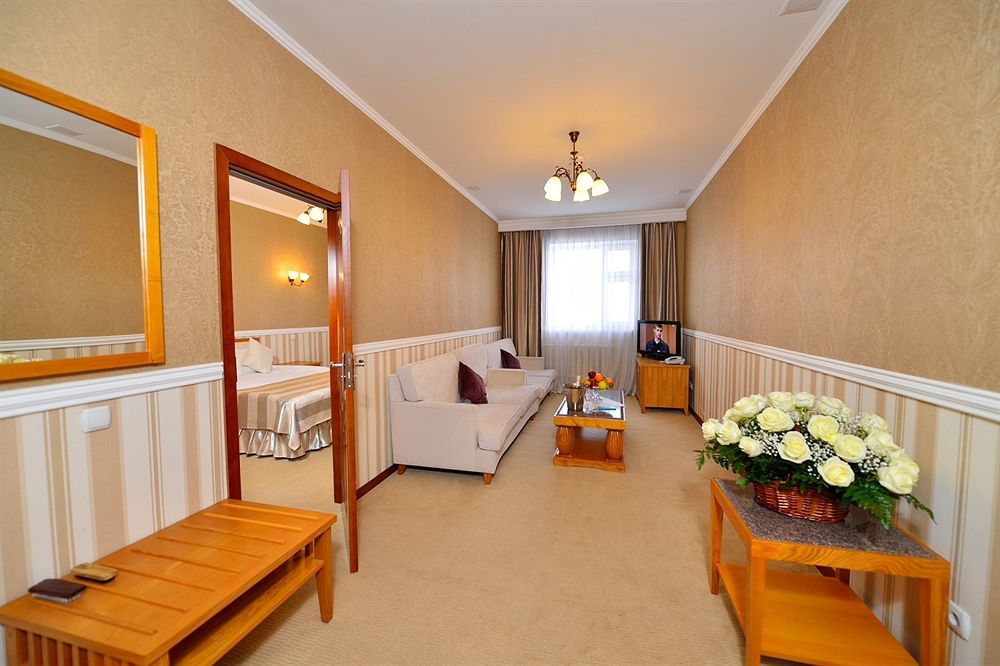 O Azamat Hotel Asztana Kültér fotó