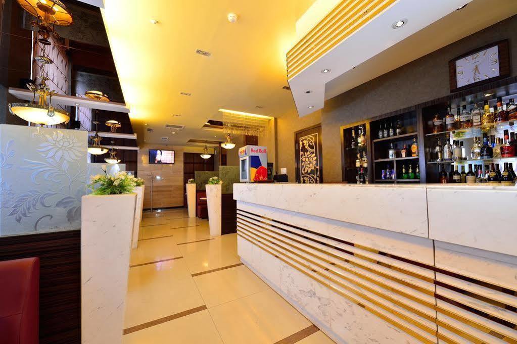 O Azamat Hotel Asztana Kültér fotó