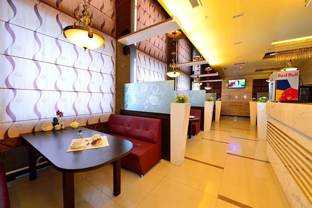O Azamat Hotel Asztana Kültér fotó